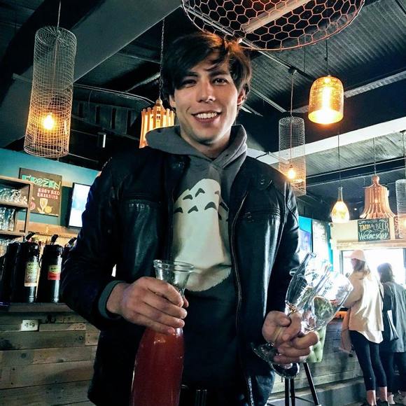 Meet your Posher, Chris - Picture 1 of 1